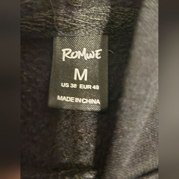 ROMWE hoodie - Picture 2 of 6